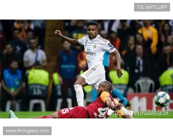 维尼修斯与萨拉赫边锋终结效率稳定性对比分析