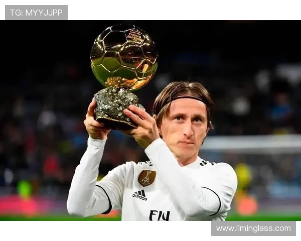 莫德里奇从8号位到自由中场的战术角色演变分析