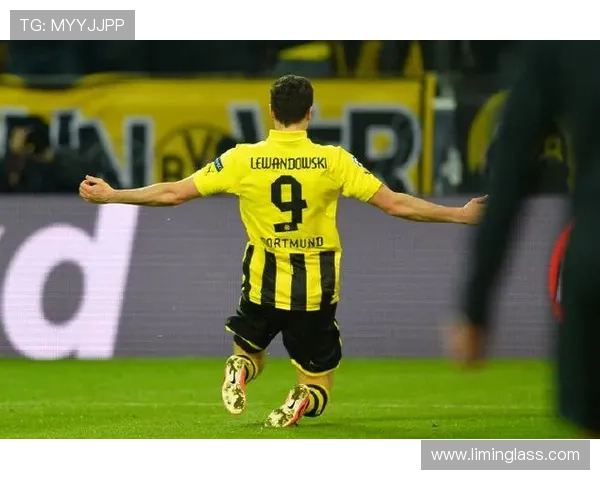 莱万多夫斯基：从波兰联赛射手到世界顶级中锋的生涯跃迁解析