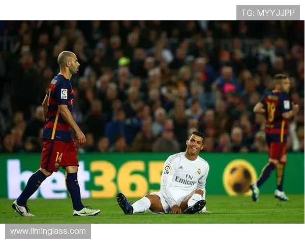 皇马防守稳定性下降原因分析:关键战役表现波动,对赛季走势形成制约